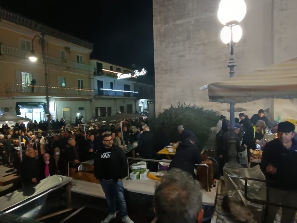 A Galluccio di Comiziano grande successo per la Sagra della Salsiccia e Broccoli in onore di San Nicola. Video e Foto