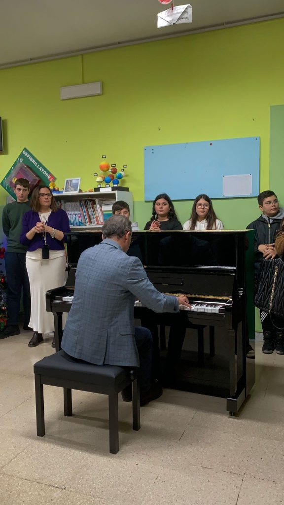 SPERONE: Consegna degli strumenti musicali al plesso della scuola secondaria di I° grado. Alaia: amministrazione comunale sempre disponibile a sostenere la crescita dei nostri studenti. SPERONE: Consegna degli strumenti musicali al plesso della scuola secondaria di I° grado. Alaia: amministrazione comunale sempre disponibile a sostenere la crescita dei nostri studenti.