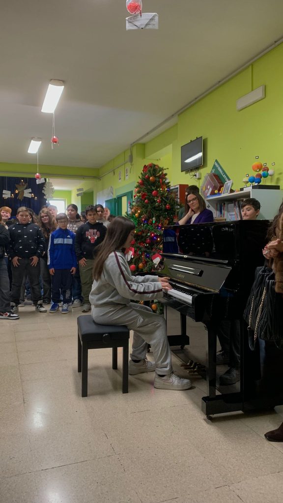 SPERONE: Consegna degli strumenti musicali al plesso della scuola secondaria di I° grado. Alaia: amministrazione comunale sempre disponibile a sostenere la crescita dei nostri studenti. SPERONE: Consegna degli strumenti musicali al plesso della scuola secondaria di I° grado. Alaia: amministrazione comunale sempre disponibile a sostenere la crescita dei nostri studenti.