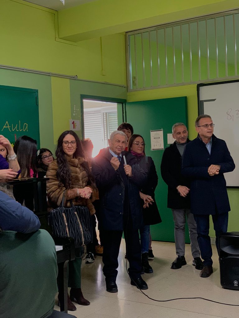 SPERONE: Consegna degli strumenti musicali al plesso della scuola secondaria di I° grado. Alaia: amministrazione comunale sempre disponibile a sostenere la crescita dei nostri studenti. SPERONE: Consegna degli strumenti musicali al plesso della scuola secondaria di I° grado. Alaia: amministrazione comunale sempre disponibile a sostenere la crescita dei nostri studenti.