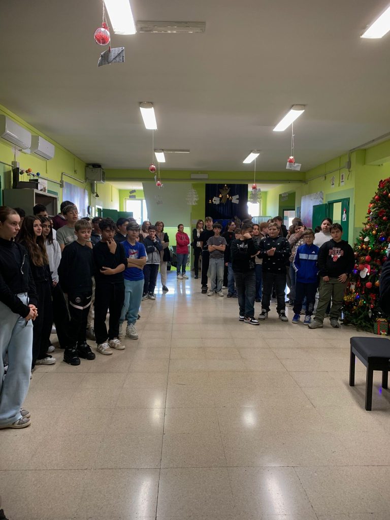 SPERONE: Consegna degli strumenti musicali al plesso della scuola secondaria di I° grado. Alaia: amministrazione comunale sempre disponibile a sostenere la crescita dei nostri studenti. SPERONE: Consegna degli strumenti musicali al plesso della scuola secondaria di I° grado. Alaia: amministrazione comunale sempre disponibile a sostenere la crescita dei nostri studenti.