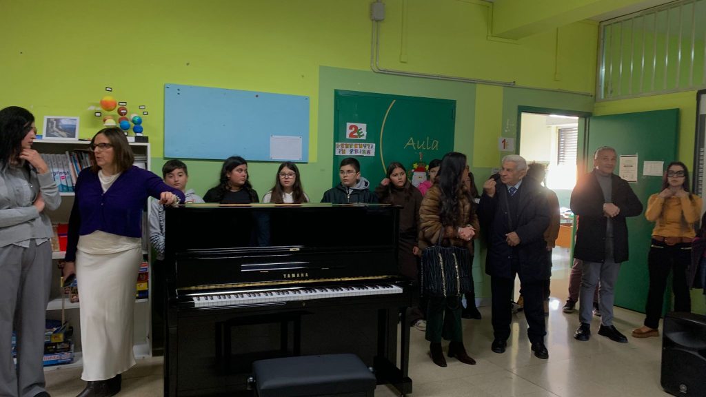 SPERONE: Consegna degli strumenti musicali al plesso della scuola secondaria di I° grado. Alaia: amministrazione comunale sempre disponibile a sostenere la crescita dei nostri studenti. SPERONE: Consegna degli strumenti musicali al plesso della scuola secondaria di I° grado. Alaia: amministrazione comunale sempre disponibile a sostenere la crescita dei nostri studenti.