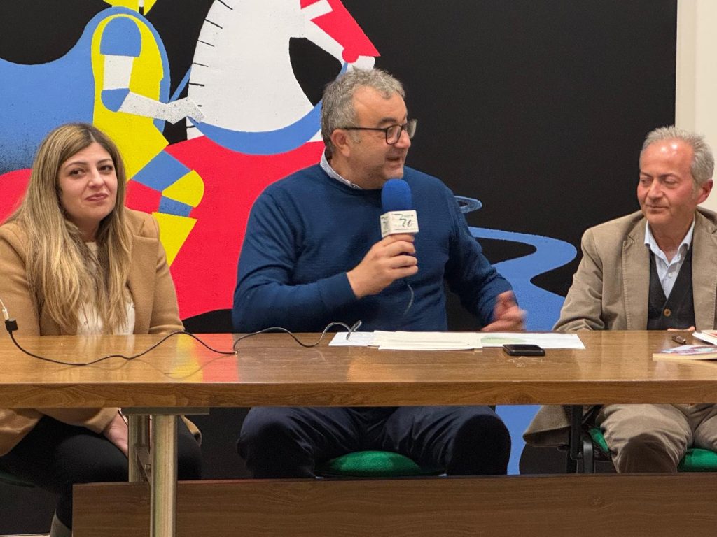 Ad Avella la presentazione del romanzo “La città con il mare dentro” di Antonio Capolongo: un viaggio duro e commovente nella vita del piccolo Terens. Video