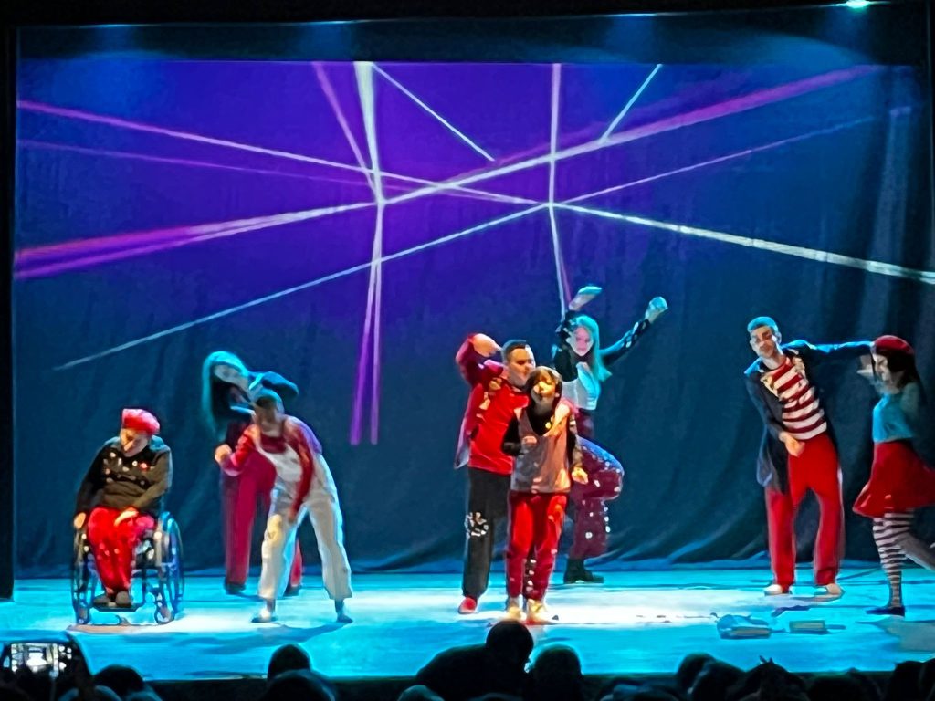 “Il Palco del Cuore” emoziona Baiano: teatro, inclusione e magia al Colosseo “Il Palco del Cuore” emoziona Baiano: teatro, inclusione e magia al Colosseo