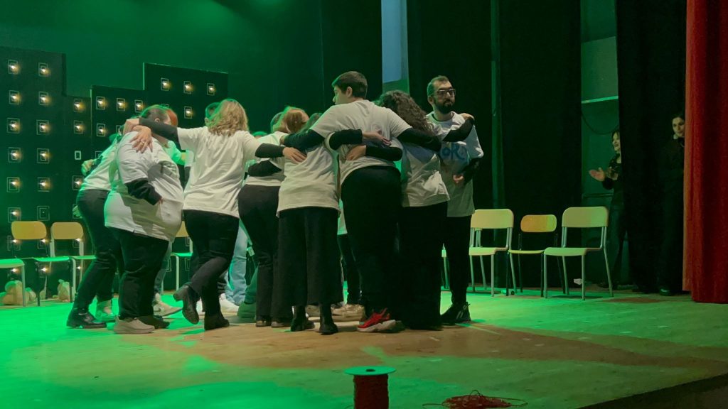 “Il Palco del Cuore” emoziona Baiano: teatro, inclusione e magia al Colosseo “Il Palco del Cuore” emoziona Baiano: teatro, inclusione e magia al Colosseo