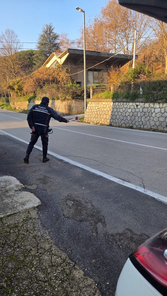 Forino (Av). Polizia Municipale un anno problematico affrontato con tanta operatività, impegno e nell interesse dellintera cittadinanza Forino (Av). Polizia Municipale un anno problematico affrontato con tanta operatività, impegno e nell interesse dellintera cittadinanza