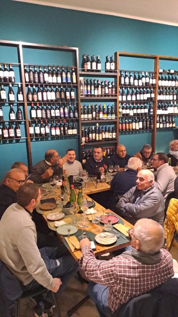 Assemblea annuale dell’Associazione degli Agricoltori Valle del Clanio Confermata la fiducia al Presidente Biagio Arbucci Assemblea annuale dell’Associazione degli Agricoltori Valle del Clanio Confermata la fiducia al Presidente Biagio Arbucci