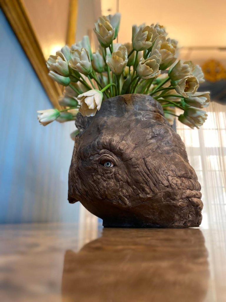 Il museo Capodimonte inaugura “Metamorfosi”: il viaggio visionario di Bertozzi & Casoni tra porcellane, storia e contemporaneità.(foto)