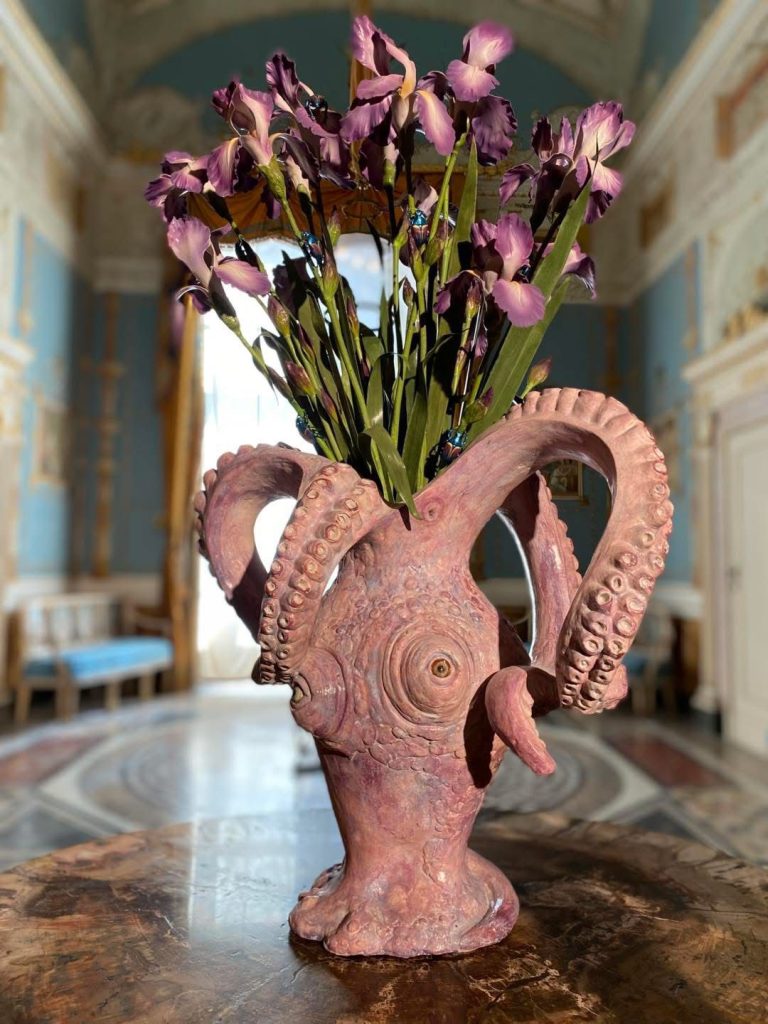 Il museo Capodimonte inaugura “Metamorfosi”: il viaggio visionario di Bertozzi & Casoni tra porcellane, storia e contemporaneità.(foto)