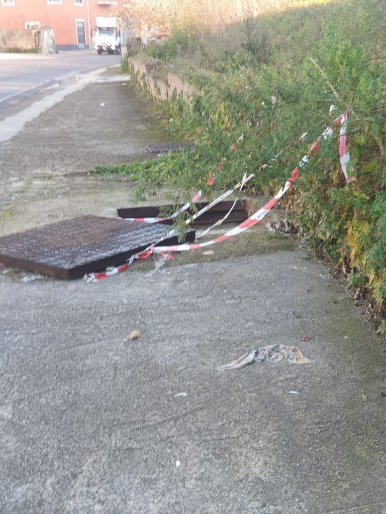 Avella, fogna aperta da quattro mesi in via Nazionale. Tra topi, degrado e pericoli: residenti esasperati(foto e video)