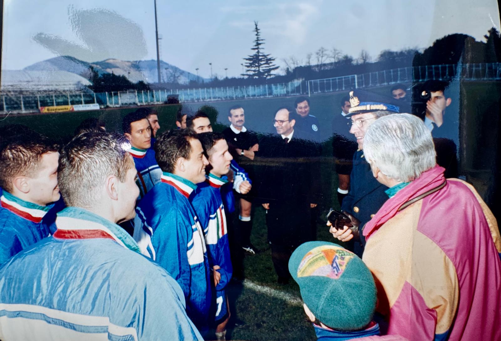 Palloni di cuoio e calciatori di una volta : Diciassettesima puntata – Filomeno De Lucia, il gioiellino di Mugnano: talento, cadute e rinascite (Foto) Palloni di cuoio e calciatori di una volta : Diciassettesima puntata – Filomeno De Lucia, il gioiellino di Mugnano: talento, cadute e rinascite (Foto)