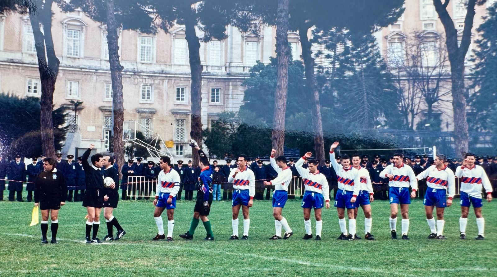 Palloni di cuoio e calciatori di una volta : Diciassettesima puntata – Filomeno De Lucia, il gioiellino di Mugnano: talento, cadute e rinascite (Foto) Palloni di cuoio e calciatori di una volta : Diciassettesima puntata – Filomeno De Lucia, il gioiellino di Mugnano: talento, cadute e rinascite (Foto)