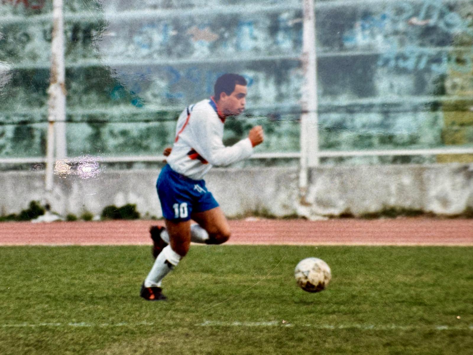 Palloni di cuoio e calciatori di una volta : Diciassettesima puntata – Filomeno De Lucia, il gioiellino di Mugnano: talento, cadute e rinascite (Foto) Palloni di cuoio e calciatori di una volta : Diciassettesima puntata – Filomeno De Lucia, il gioiellino di Mugnano: talento, cadute e rinascite (Foto)