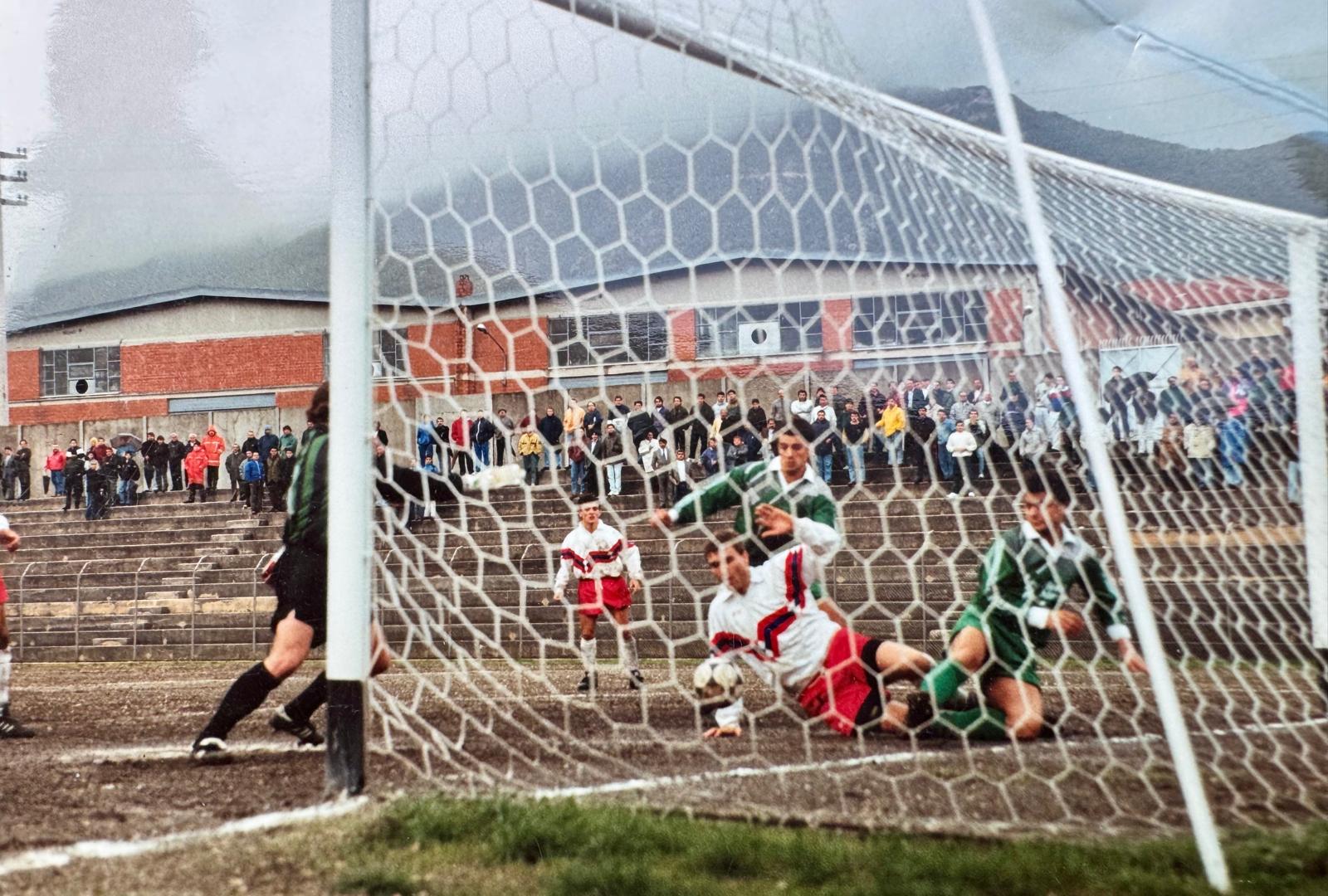 Palloni di cuoio e calciatori di una volta : Diciassettesima puntata – Filomeno De Lucia, il gioiellino di Mugnano: talento, cadute e rinascite (Foto) Palloni di cuoio e calciatori di una volta : Diciassettesima puntata – Filomeno De Lucia, il gioiellino di Mugnano: talento, cadute e rinascite (Foto)