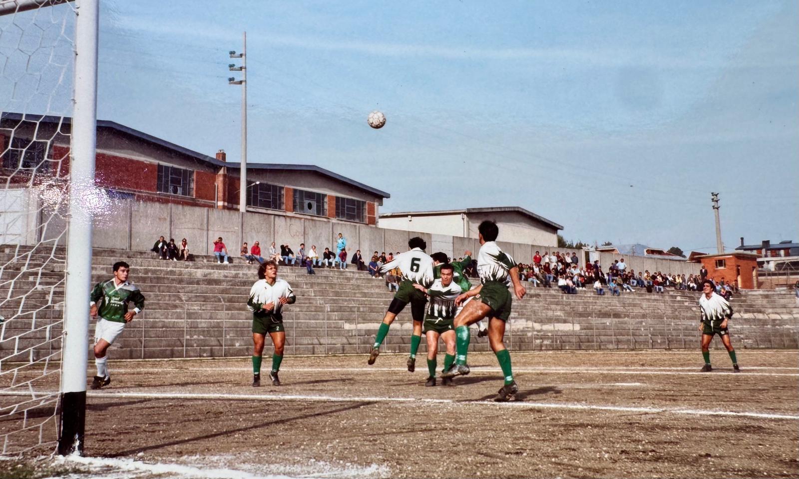Palloni di cuoio e calciatori di una volta : Diciassettesima puntata – Filomeno De Lucia, il gioiellino di Mugnano: talento, cadute e rinascite (Foto) Palloni di cuoio e calciatori di una volta : Diciassettesima puntata – Filomeno De Lucia, il gioiellino di Mugnano: talento, cadute e rinascite (Foto)