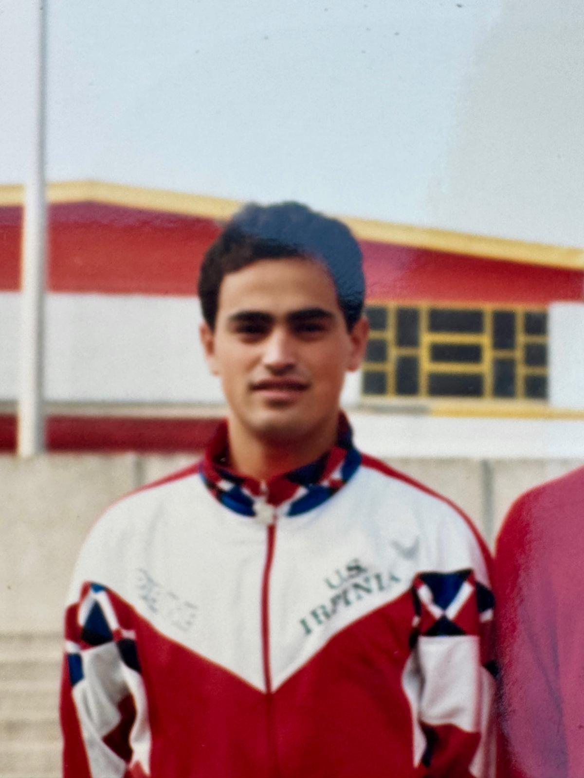 Palloni di cuoio e calciatori di una volta : Diciassettesima puntata – Filomeno De Lucia, il gioiellino di Mugnano: talento, cadute e rinascite (Foto) Palloni di cuoio e calciatori di una volta : Diciassettesima puntata – Filomeno De Lucia, il gioiellino di Mugnano: talento, cadute e rinascite (Foto)