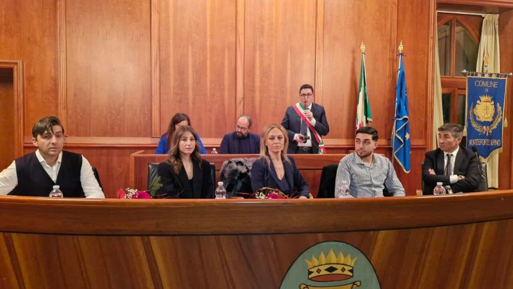 Monteforte Irpino, il 13 dicembre segna la rinascita istituzionale: ieri il ritorno del Consiglio comunale dopo il commissariamento Monteforte Irpino, il 13 dicembre segna la rinascita istituzionale: ieri il ritorno del Consiglio comunale dopo il commissariamento