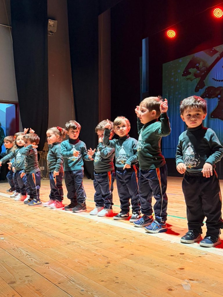 Baiano, il Natale dei bambini della scuola dellinfanzia La Girandola di Sirignano in scena al Teatro Cinema Colosseo Baiano, il Natale dei bambini della scuola dellinfanzia La Girandola di Sirignano in scena al Teatro Cinema Colosseo