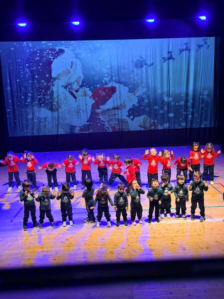 Baiano, il Natale dei bambini della scuola dellinfanzia La Girandola di Sirignano in scena al Teatro Cinema Colosseo Baiano, il Natale dei bambini della scuola dellinfanzia La Girandola di Sirignano in scena al Teatro Cinema Colosseo