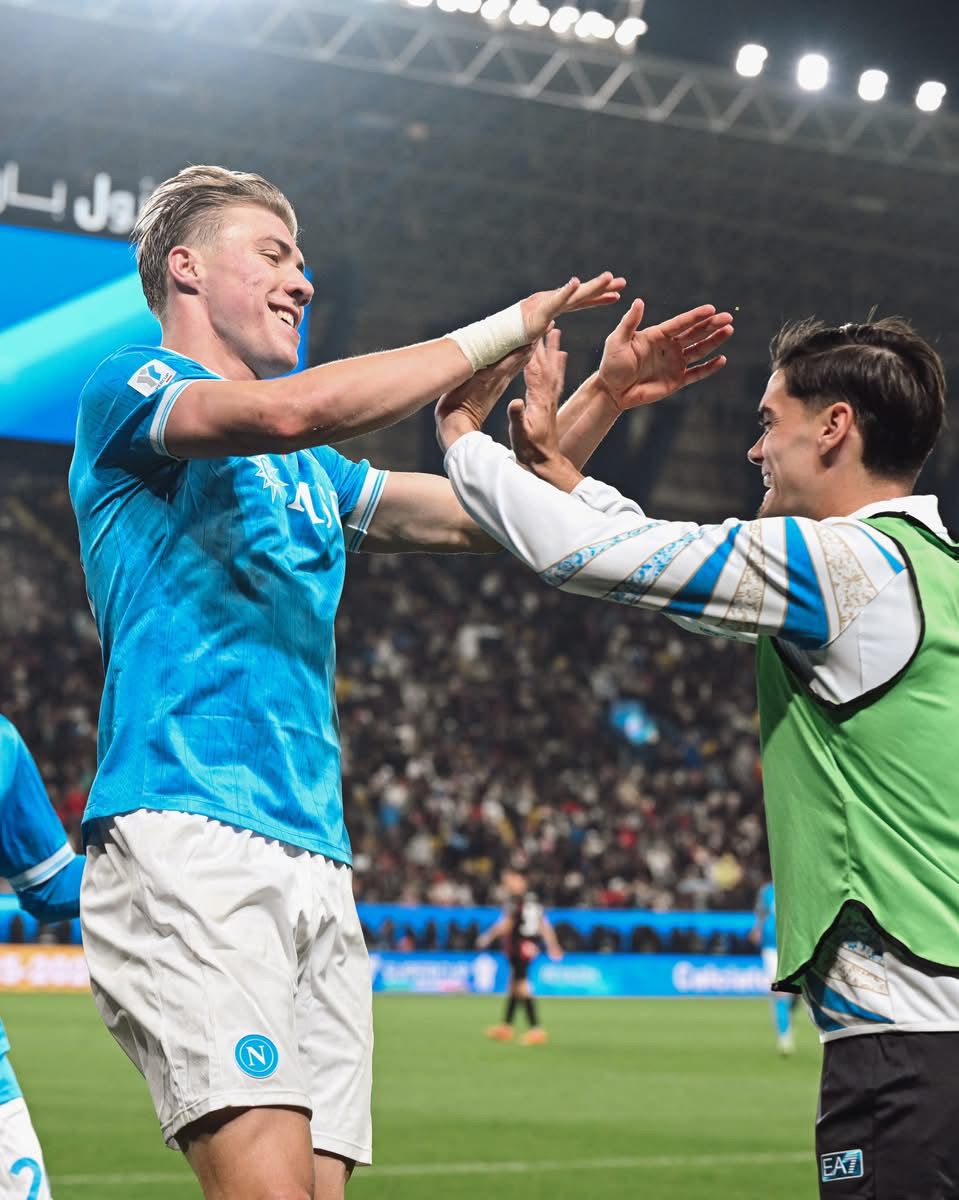 Napoli supera il Milan 2 0 e vola in finale di Supercoppa: Hojlund decisivo, rossoneri spenti Napoli supera il Milan 2 0 e vola in finale di Supercoppa: Hojlund decisivo, rossoneri spenti