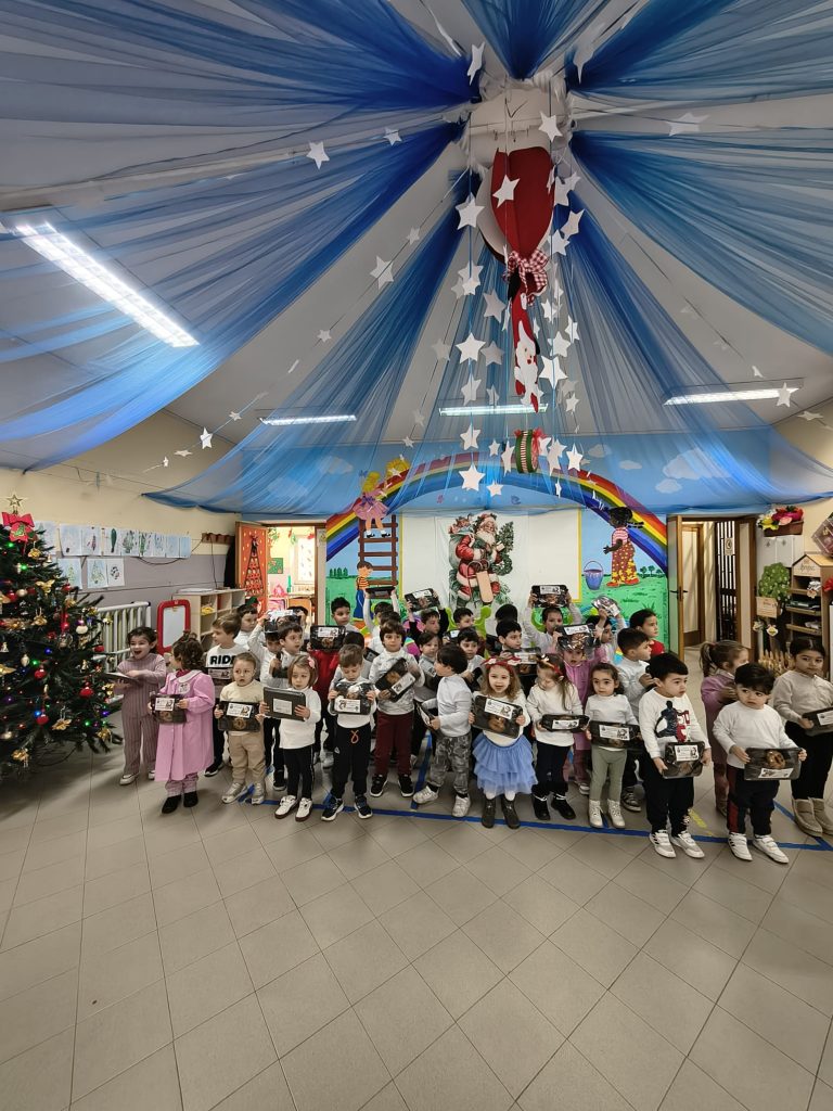 Sirignano, doni natalizi agli studenti: il gesto dell’Amministrazione comunale per i più giovani