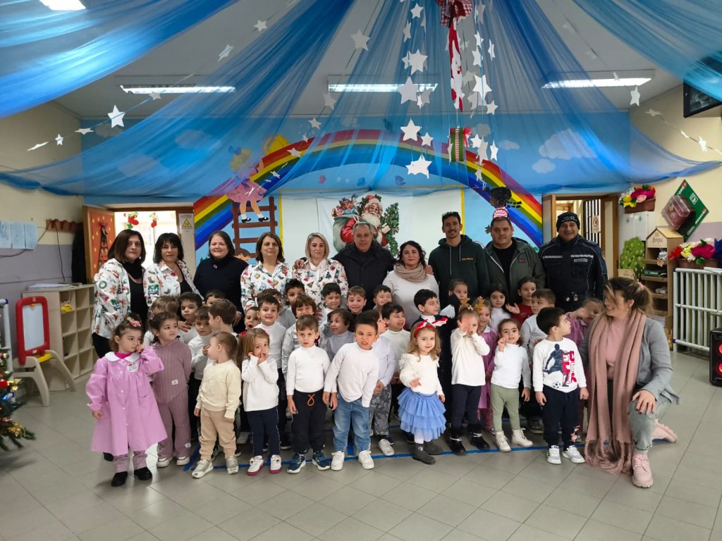 Sirignano, doni natalizi agli studenti: il gesto dell’Amministrazione comunale per i più giovani