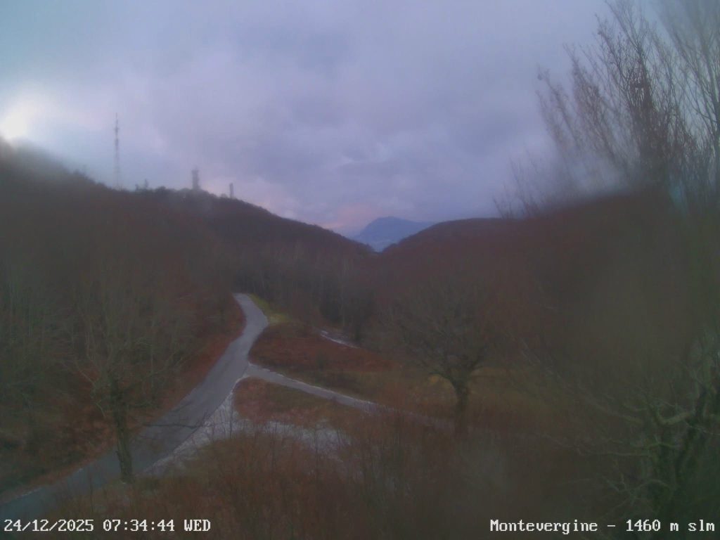 Notte fredda sull’Irpinia: neve oltre i 1300 metri sul Partenio, imbiancate anche al Laceno