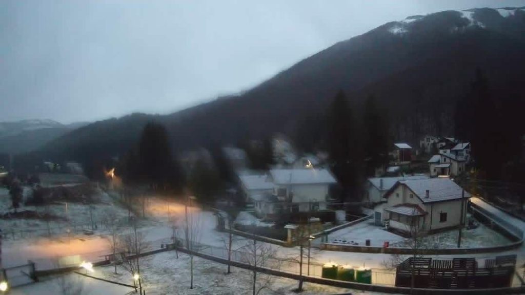 Notte fredda sull’Irpinia: neve oltre i 1300 metri sul Partenio, imbiancate anche al Laceno
