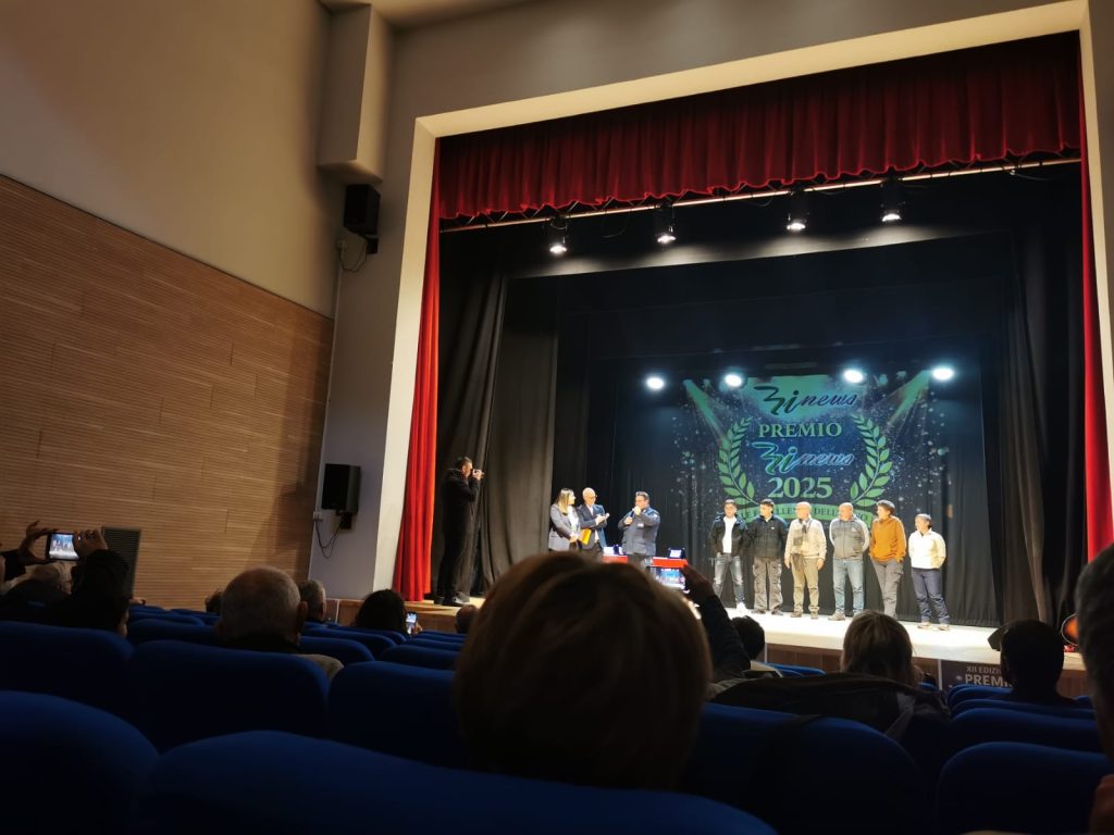 Baiano celebra le Eccellenze 2025: grande successo al Teatro Colosseo per il Premio BiNews