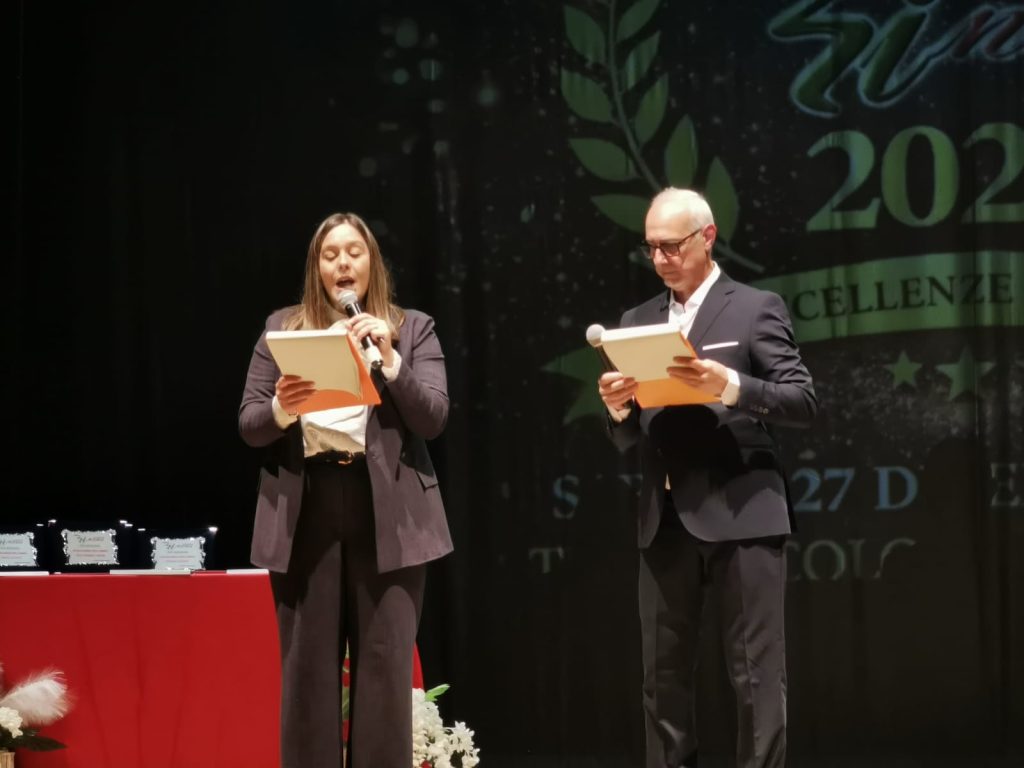 Baiano celebra le Eccellenze 2025: grande successo al Teatro Colosseo per il Premio BiNews