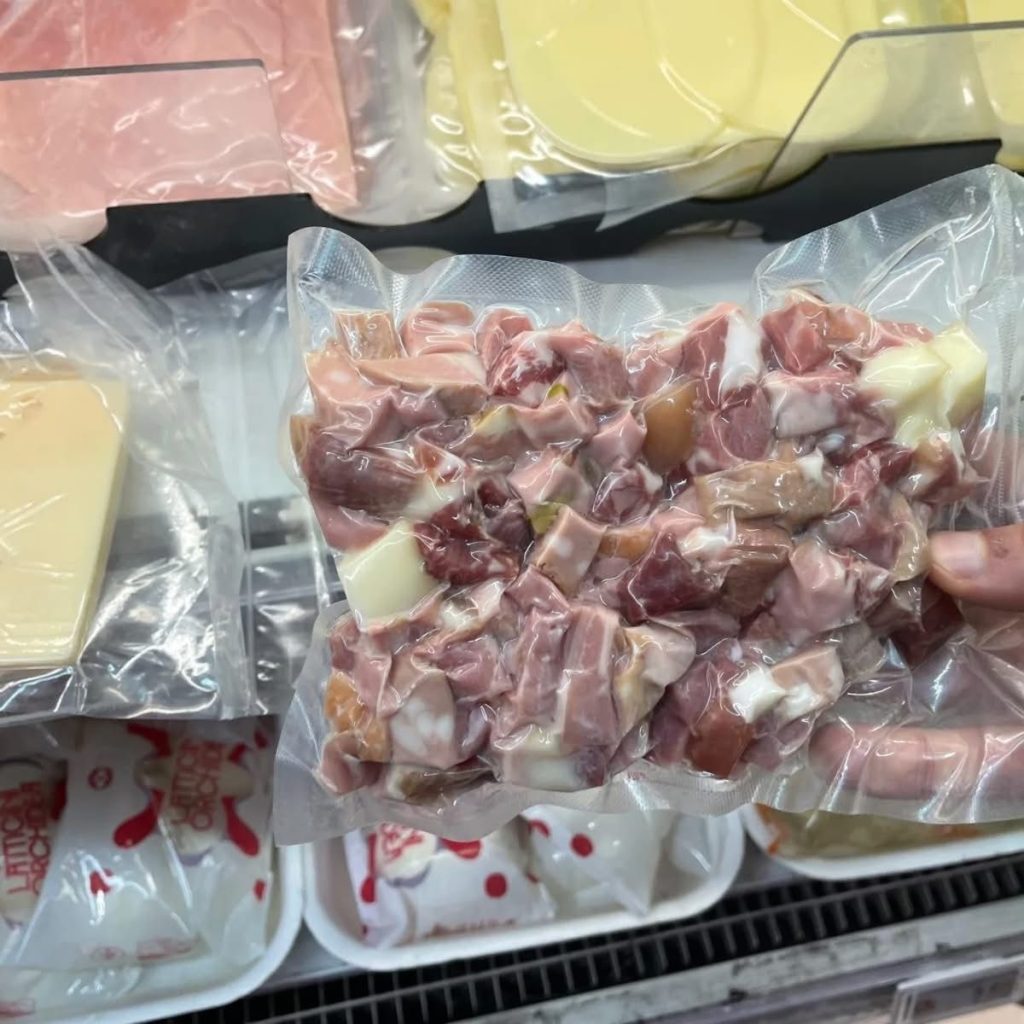 Marigliano, scattano i sequestri nei supermercati: alimenti scaduti e privi di etichette