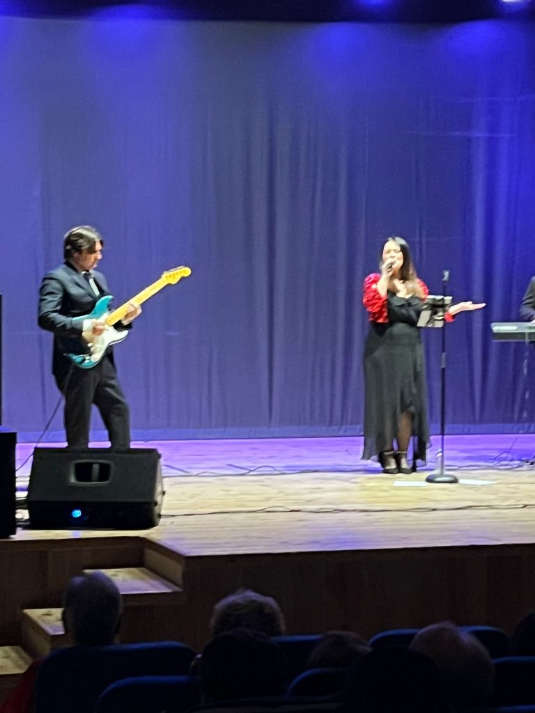 Teatro Colosseo sold out di emozioni: Baiano applaude la Festa degli Anziani