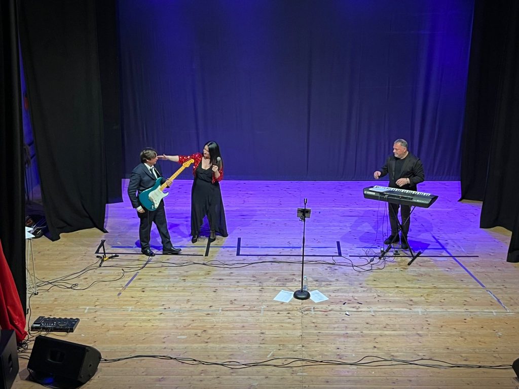 Teatro Colosseo sold out di emozioni: Baiano applaude la Festa degli Anziani