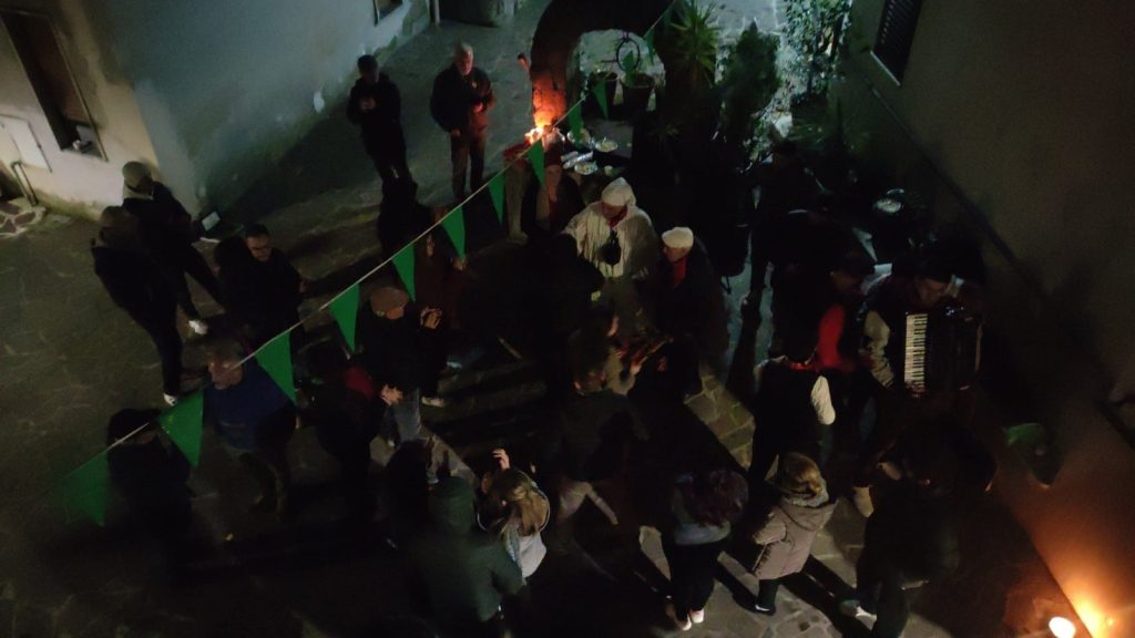 Storie di Paese: arte, tradizione e gusto accendono Visciano. Successo per la rassegna curata da Camomilla a Colazione APS