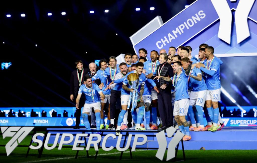 NERES SHOW A RIAD: NAPOLI SUPERCAMPIONE