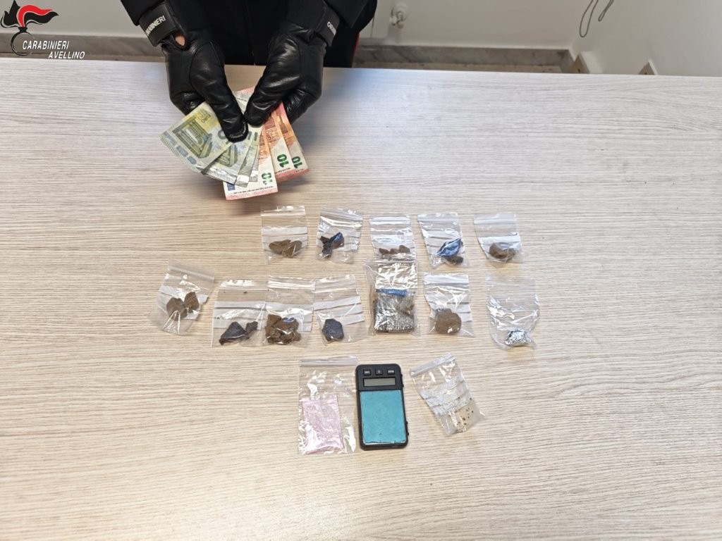 Solofra: controlli dei Carabinieri, droga e armi sequestrate