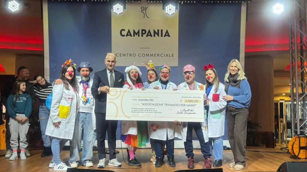 Centro Commerciale Campania, 10mila euro in beneficenza con “Scatta una foto con Babbo Natale” Centro Commerciale Campania, 10mila euro in beneficenza con “Scatta una foto con Babbo Natale”