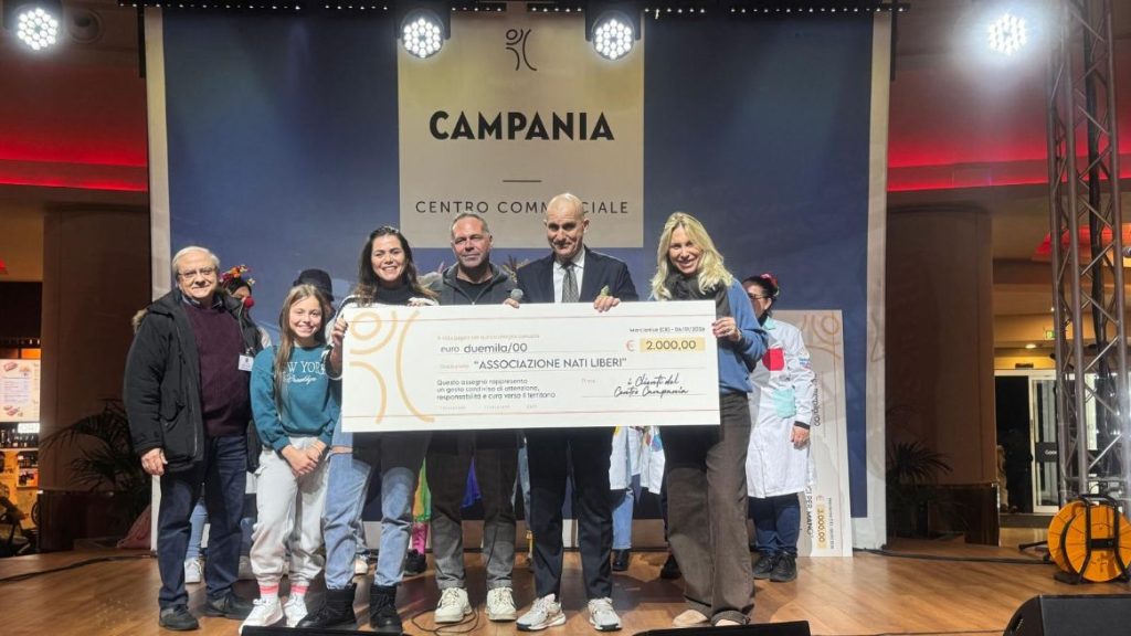 Centro Commerciale Campania, 10mila euro in beneficenza con “Scatta una foto con Babbo Natale” Centro Commerciale Campania, 10mila euro in beneficenza con “Scatta una foto con Babbo Natale”