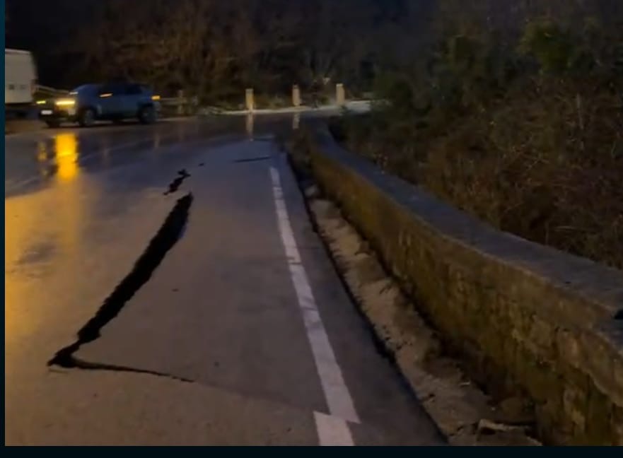 Contrada (Av): Cede la Strada Provinciale 88 di collegamento per Avellino , rischio isolamento per le popolazioni locali Contrada (Av): Cede la Strada Provinciale 88 di collegamento per Avellino , rischio isolamento per le popolazioni locali