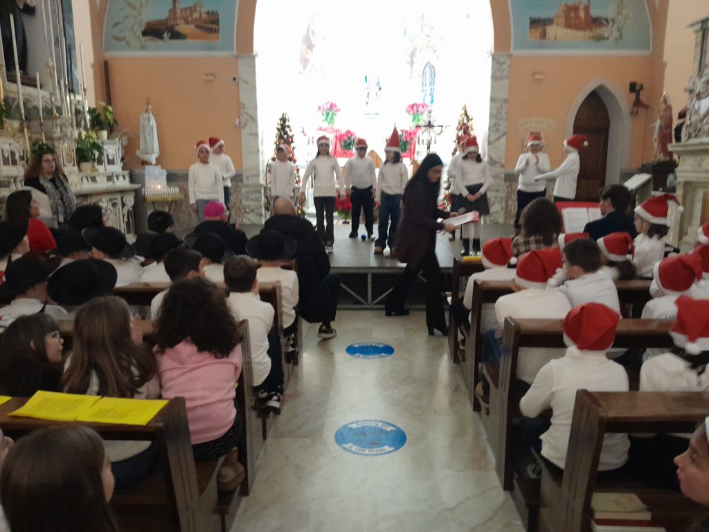 La tradizione dell’Epifania, tra canti natalizi e riti religiosi, ieri sera, nella chiesa madre di Flumeri. La tradizione dell’Epifania, tra canti natalizi e riti religiosi, ieri sera, nella chiesa madre di Flumeri.