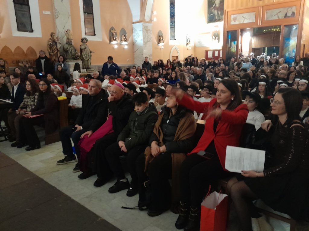 La tradizione dell’Epifania, tra canti natalizi e riti religiosi, ieri sera, nella chiesa madre di Flumeri. La tradizione dell’Epifania, tra canti natalizi e riti religiosi, ieri sera, nella chiesa madre di Flumeri.