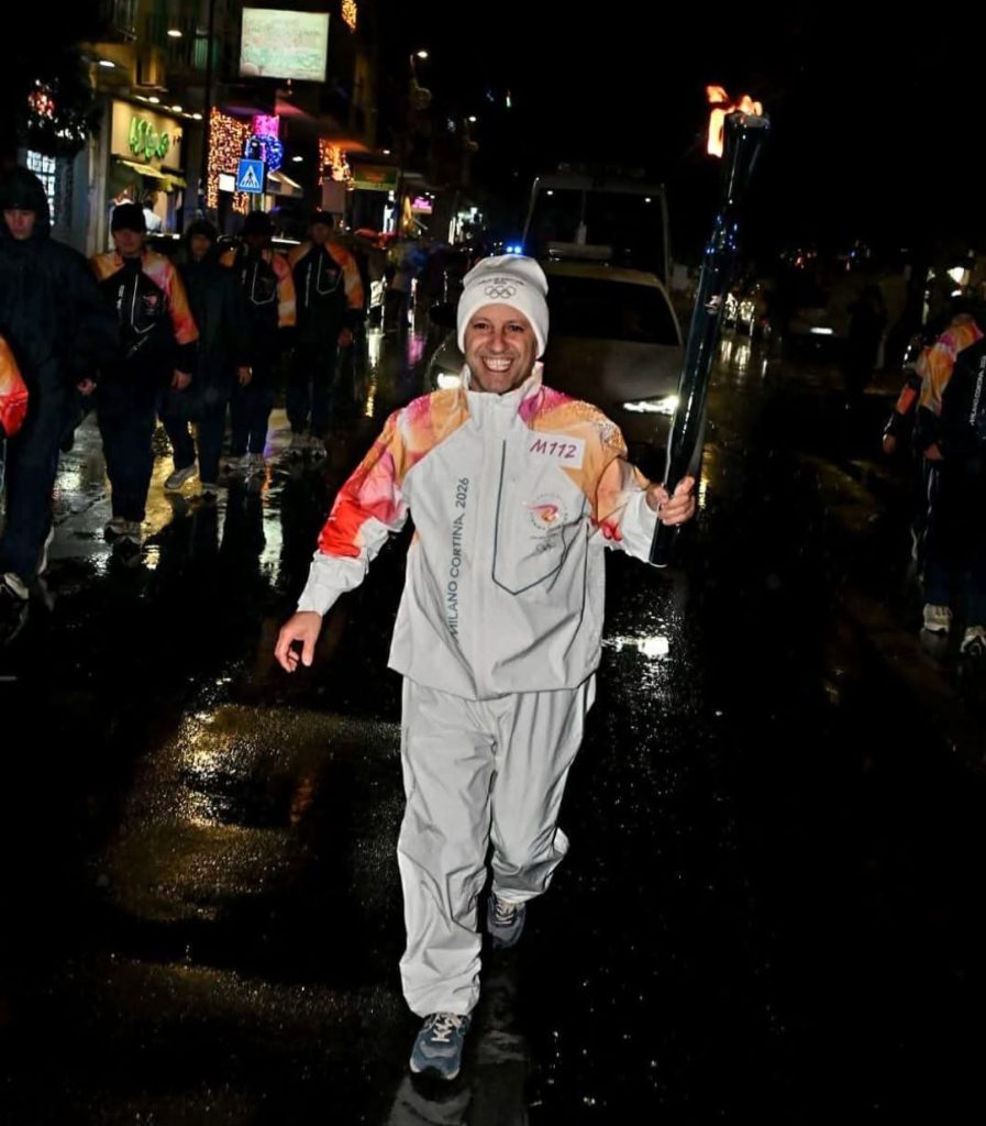 Forino (Av): Pierpaolo Perna entra nella Storia come  secondo Tedoforo forinese a  portare la  Fiamma Olimpica . Segue Domenico Liguori tedoforo nel 1960