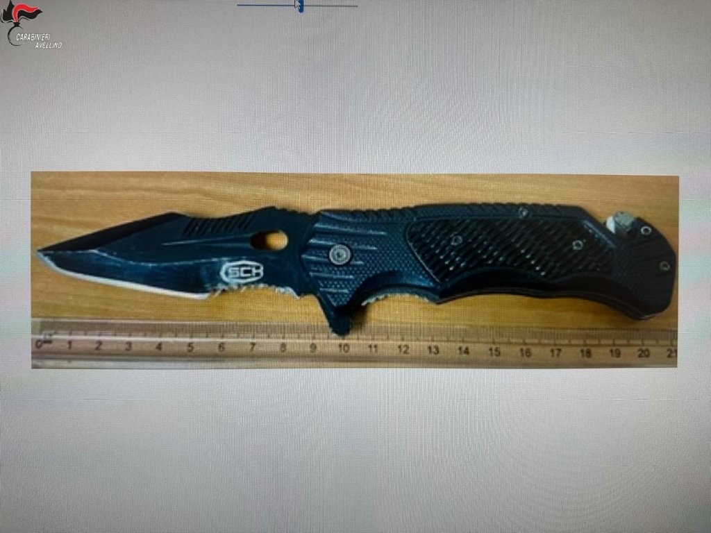 Solofra: controlli dei Carabinieri, droga e armi sequestrate