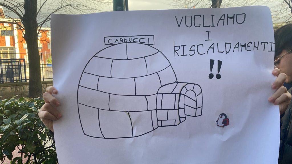 Mattinata senza scuola al Liceo “G. Carducci” di Nola.  Studenti in protesta per il freddo nelle aule