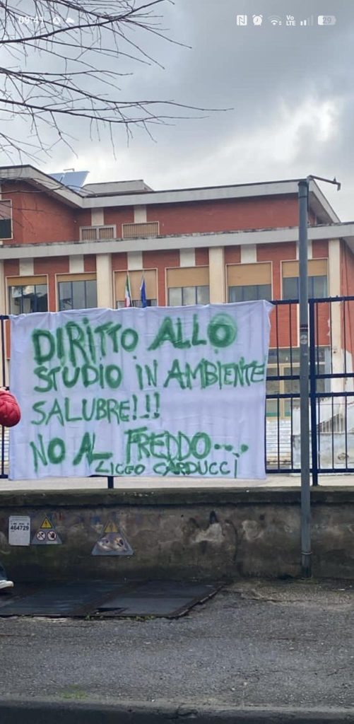 Mattinata senza scuola al Liceo “G. Carducci” di Nola.  Studenti in protesta per il freddo nelle aule
