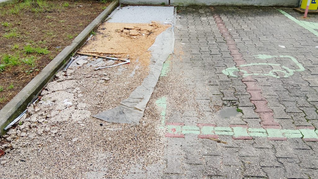 Sperone, l’ingresso dell’ufficio postale e la normalità che offende Sperone, l’ingresso dell’ufficio postale e la normalità che offende