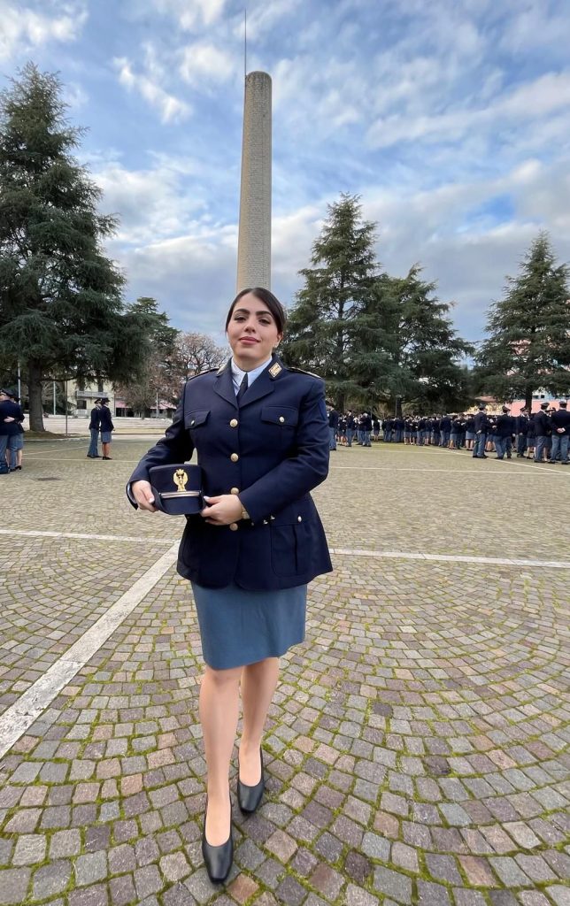 Forino (Av): Sabrina Fruncillo giura fedeltà alla Repubblica come Vice Ispettore della Polizia di Stato.