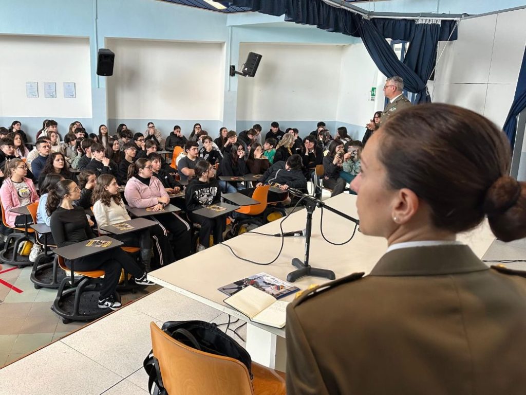 Nunziatella in tour, prima tappa in Irpinia. Al liceo Pertini di Caposele l’attività informativa per l’orientamento del concorso alla Scuola Militare più antica d’Europa Nunziatella in tour, prima tappa in Irpinia. Al liceo Pertini di Caposele l’attività informativa per l’orientamento del concorso alla Scuola Militare più antica d’Europa