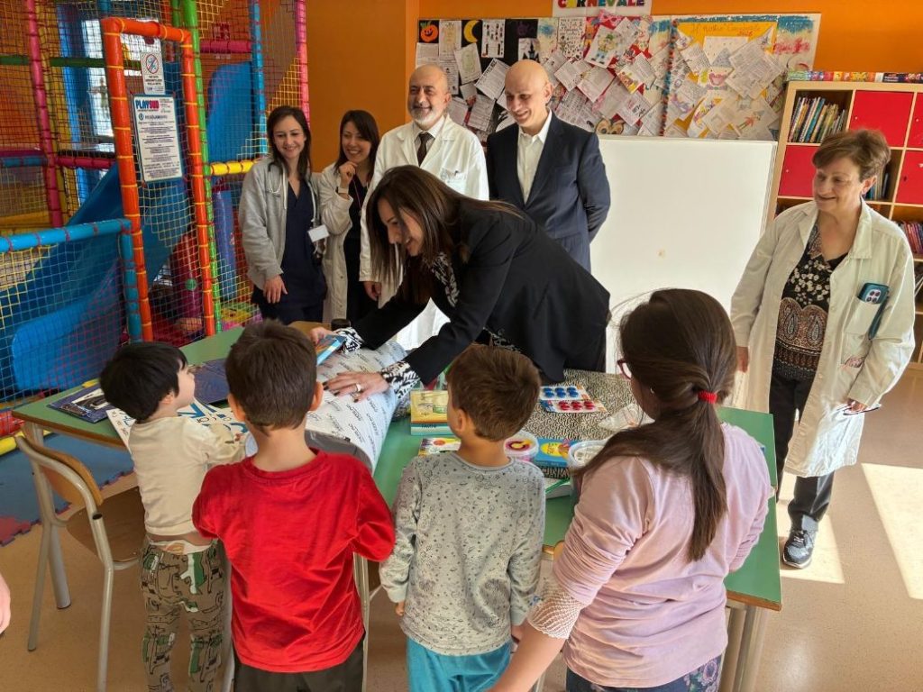 Un gesto di solidarietà che scalda il cuore, dallIC Aurigemma materiale didattico in dono al reparto di pediatria del Moscati