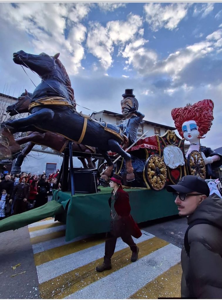Forino (Av): Inizio Spumeggiante del Gran Carnevale Forinese
